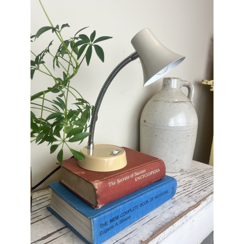 Vintage Underwriters Laboratories Tan Portable Lamp BC1001 Desktop Industrial - Picture 7 of 9